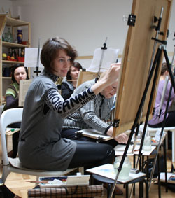 Занятия в Студии акварели Victoria Art Studio проводит художник Виктория Кирьянова, преподаватель школы акварели Сергея Андрияки